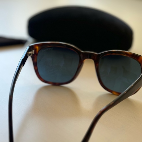 Tom Ford Eugenio Tortoise - Picture 2 of 9